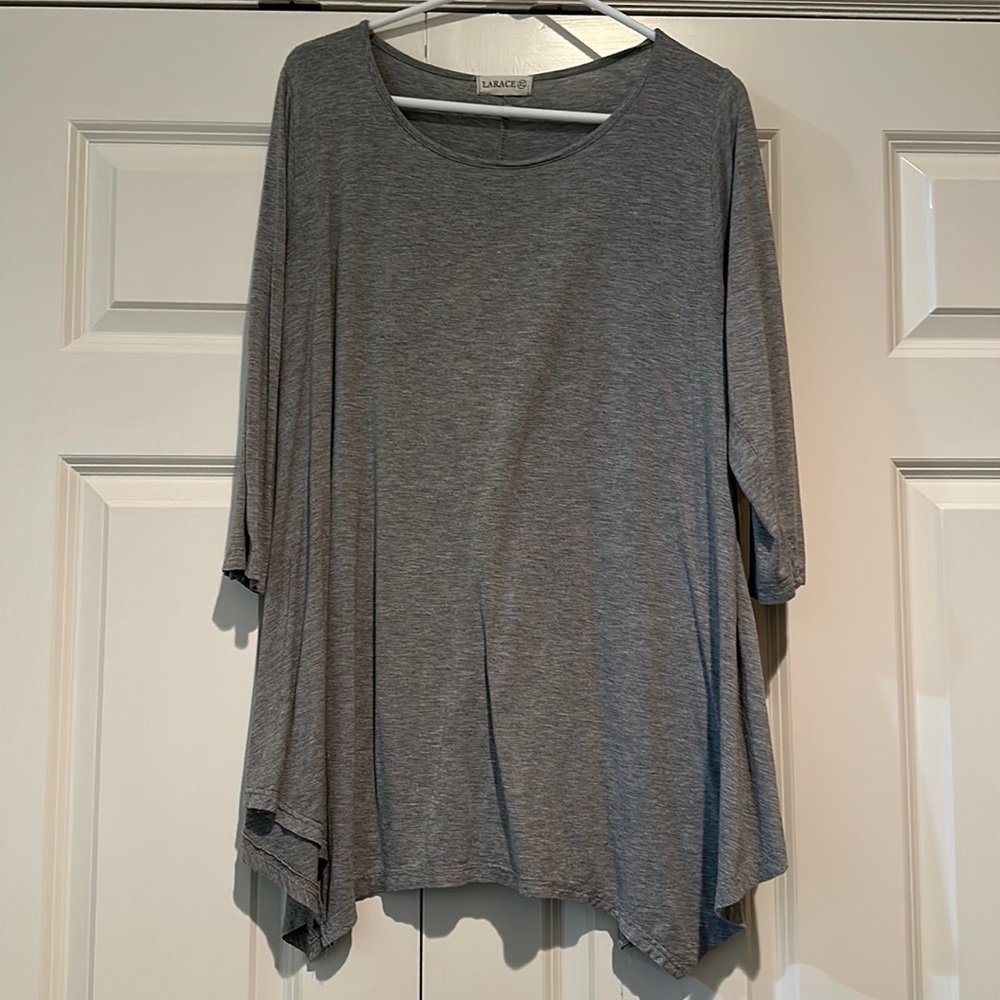 LARACE - Gray Tunic Top